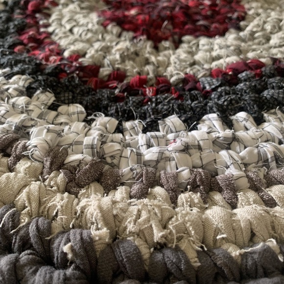 Round Rug - NWOT - Picture 4 of 11